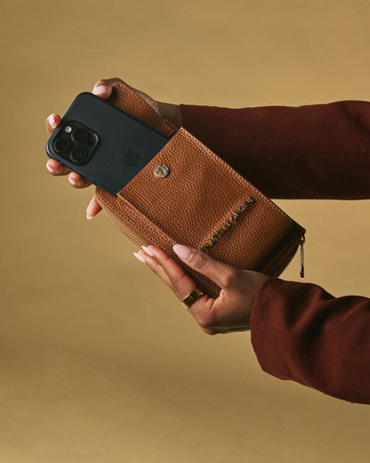 Giada (cognac) - Italian women's crossbody phone wallet with shoulder strap — photo 3 of 7