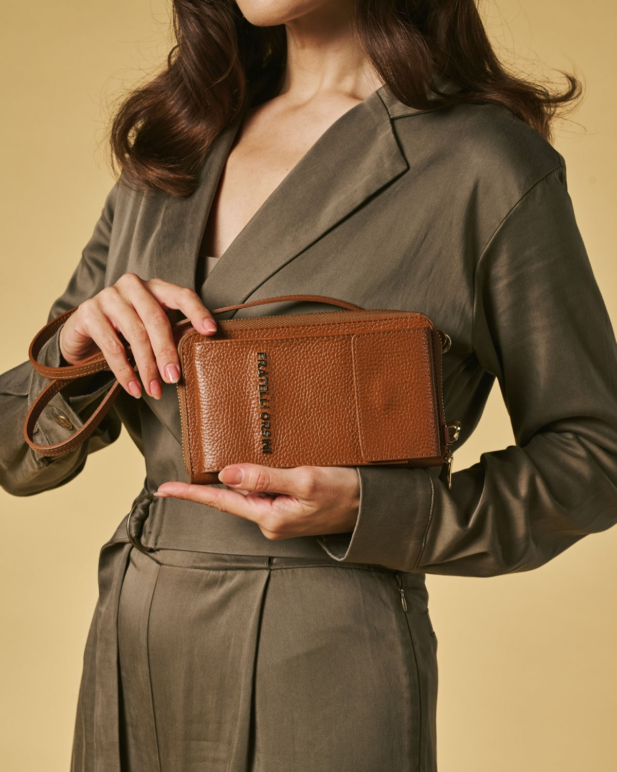 Giada (cognac) - Italian women's crossbody phone wallet with shoulder strap — photo 4 of 7