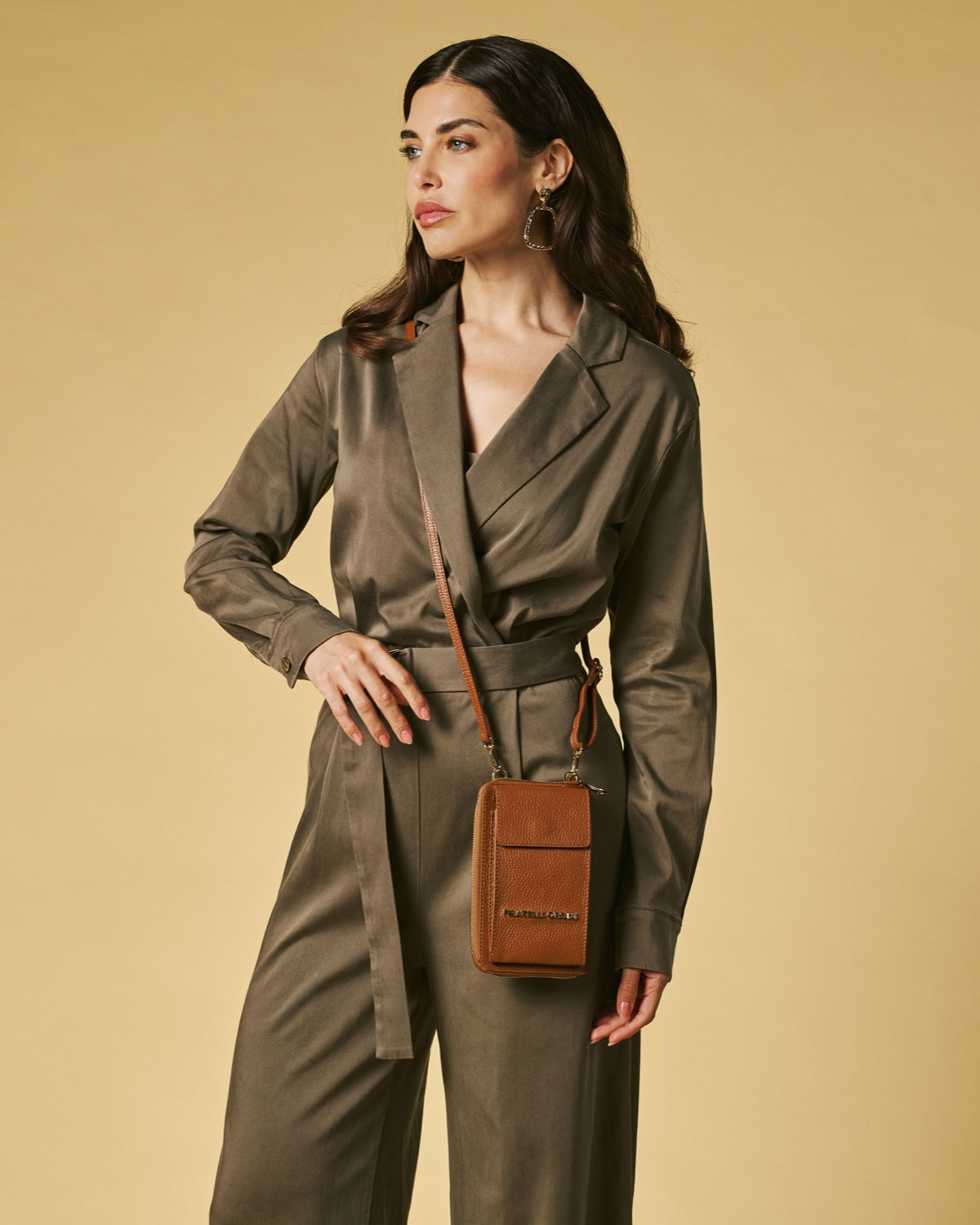 Giada (cognac) - Italian women's crossbody phone wallet with shoulder strap — photo 5 of 7