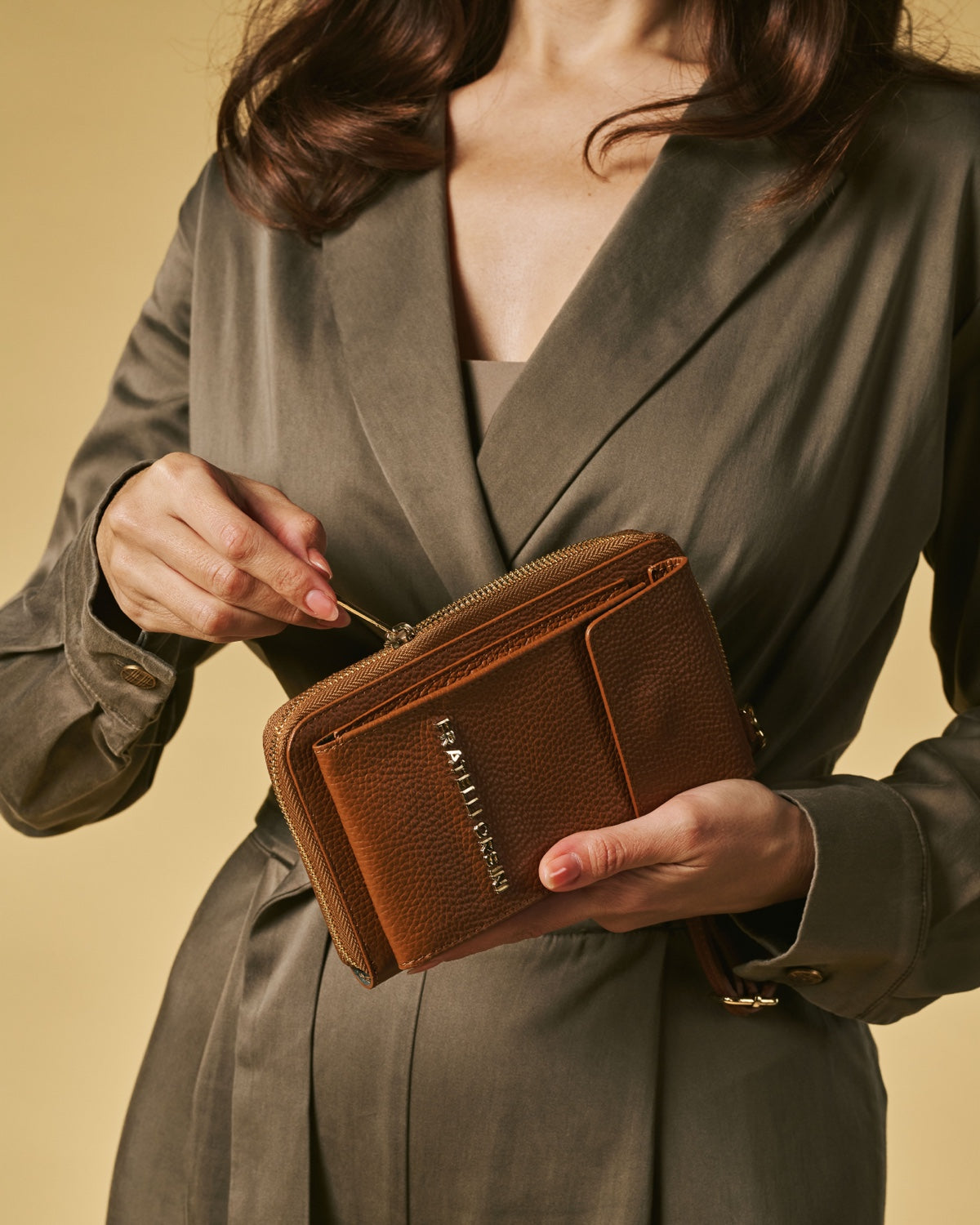 Giada (cognac) - Italian women's crossbody phone wallet with shoulder strap — photo 7 of 7