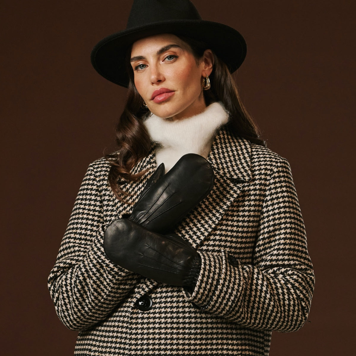 Gianetta (black) - Italian lambskin mittens with luxurious lambswool lining — photo 1 of 10