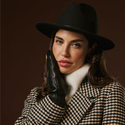 Gianetta (black) - Italian lambskin mittens with luxurious lambswool lining — photo 9 of 10