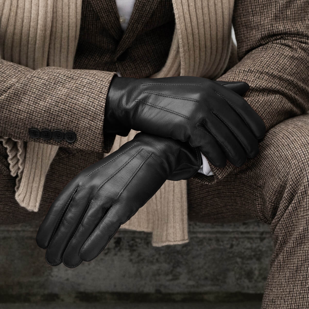 Giovanni (black) - Classic Italian lambskin leather gloves with cashmere lining — photo 2 of 10