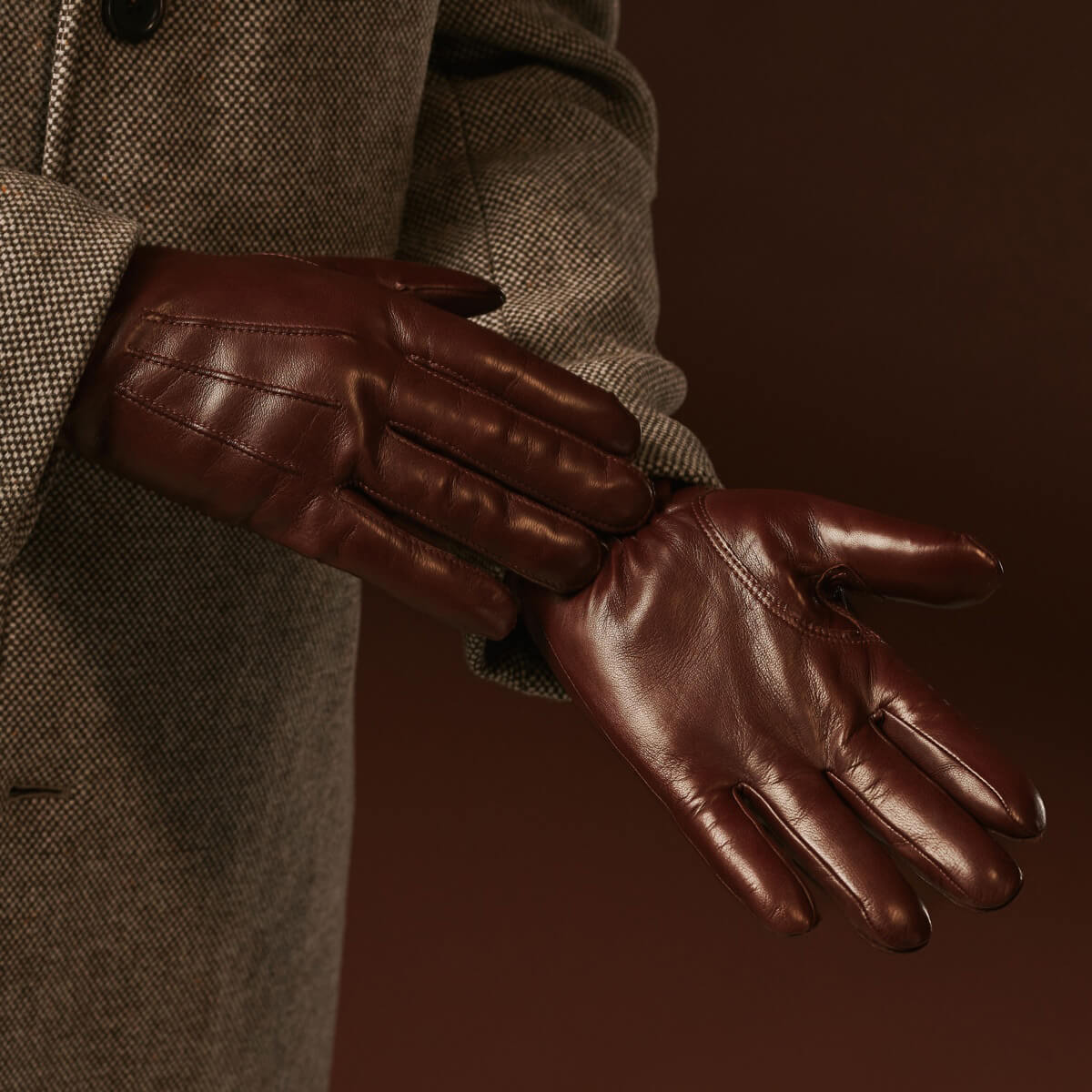 Giovanni (brown) - Classic Italian lambskin leather gloves with cashmere lining — photo 8 of 10