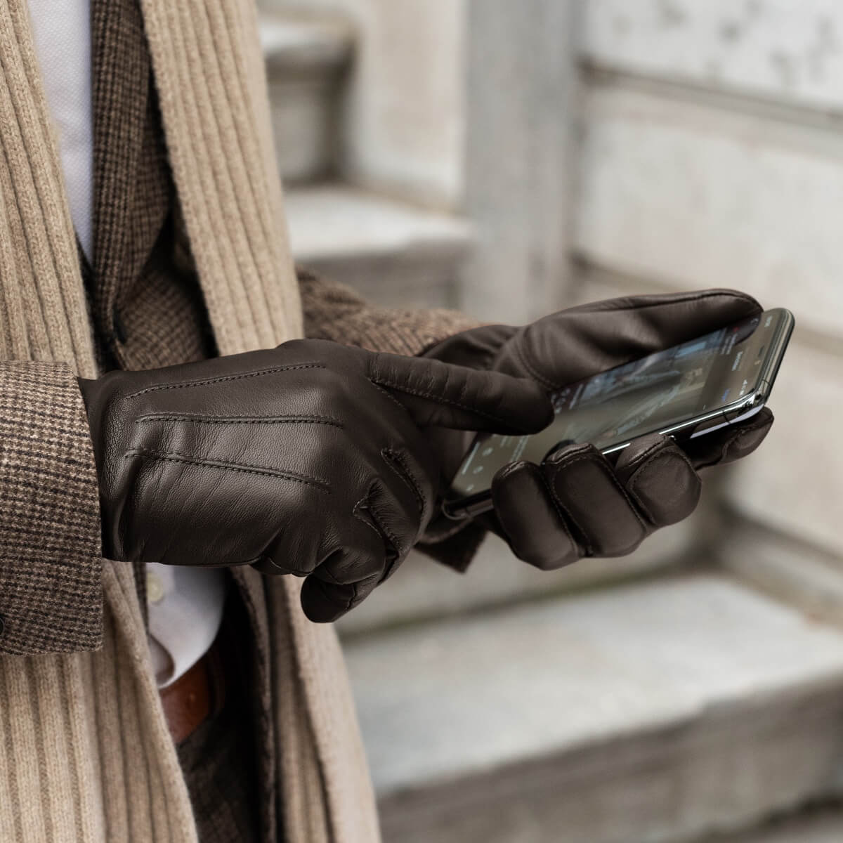 Giovanni (brown) - Classic Italian lambskin leather gloves with cashmere lining & touchscreen feature — photo 6 of 10
