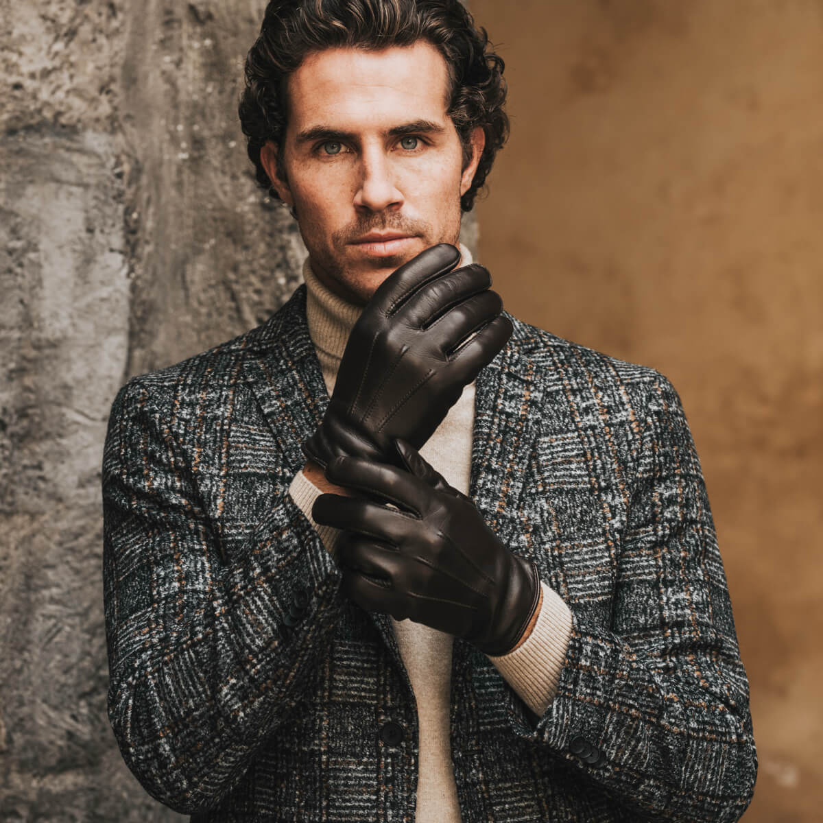 Giovanni (dark brown) - Classic Italian lambskin leather gloves with cashmere lining — photo 6 of 10
