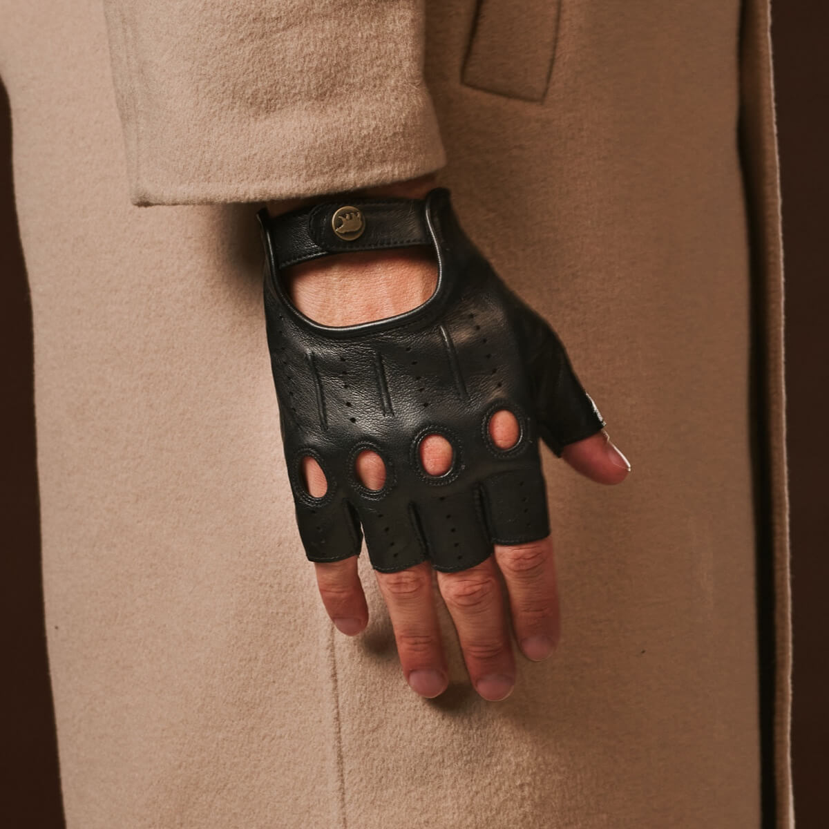 Giuseppe (black) - Italian lambskin fingerless leather driving gloves — photo 3 of 10