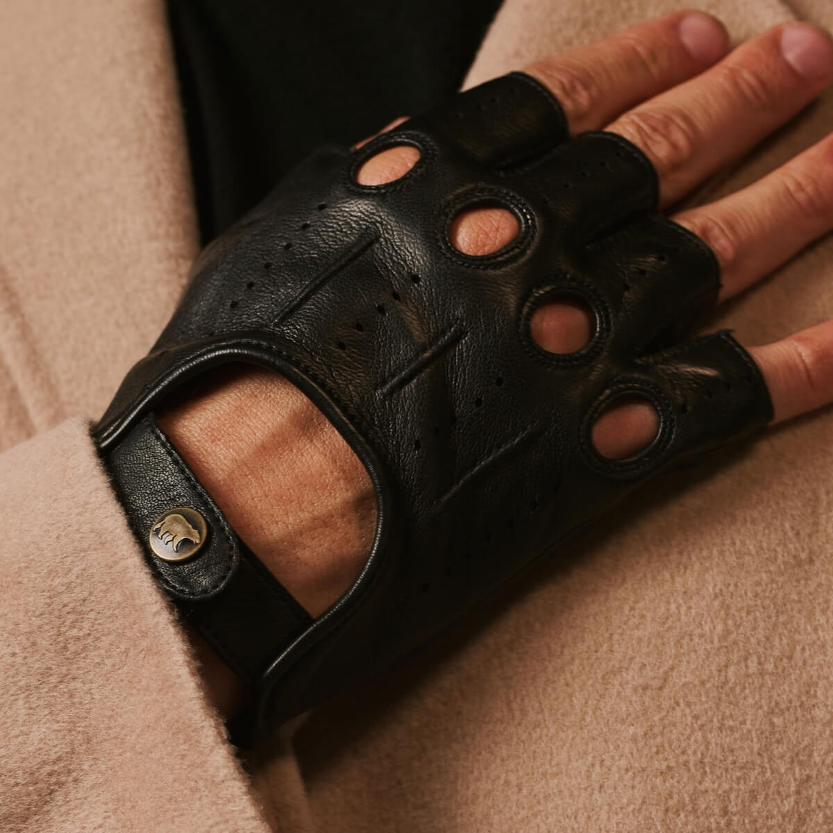Giuseppe (black) - Italian lambskin fingerless leather driving gloves — photo 7 of 10