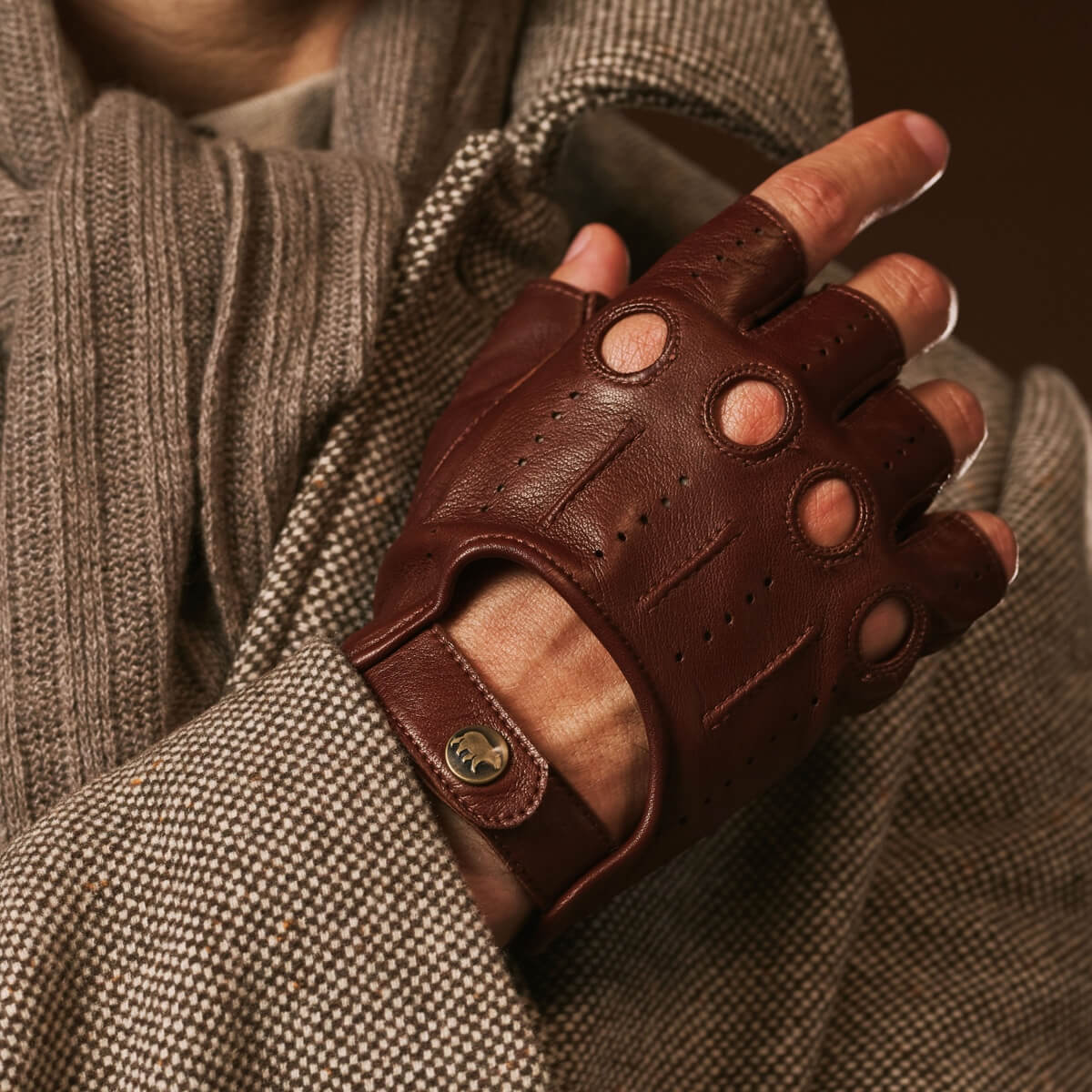 Giuseppe (brown) - Italian lambskin fingerless leather driving gloves — photo 9 of 10