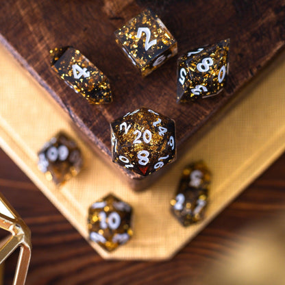 Juego de dados de resina DND hechos a mano dorados