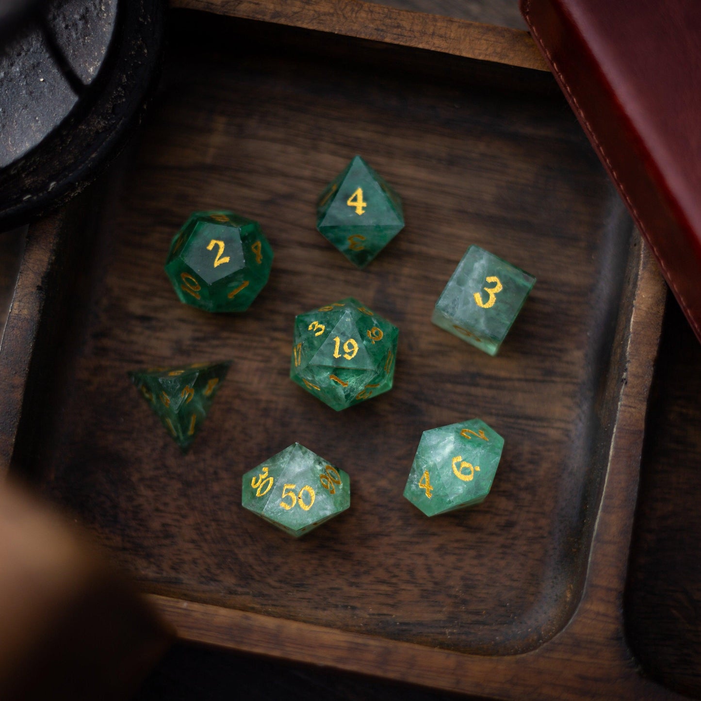 Grüner Fluorit-Edelstein (Chlorophan) Handgeschnitztes D&D Würfel-Set