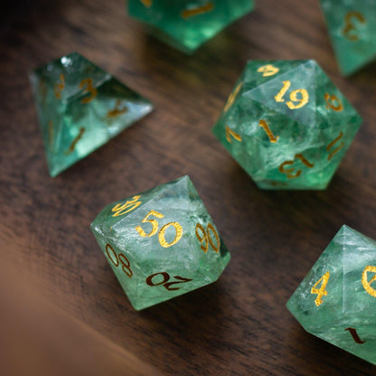 Grüner Fluorit-Edelstein (Chlorophan) Handgeschnitztes D&D Würfel-Set