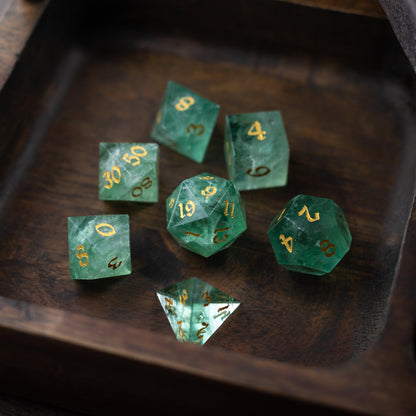 Grüner Fluorit-Edelstein (Chlorophan) Handgeschnitztes D&D Würfel-Set
