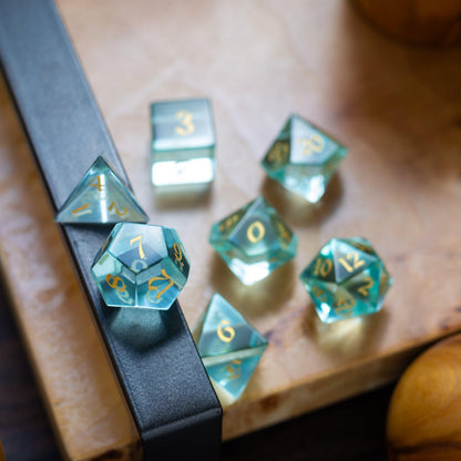 Juego de dados DND de cristal verde tallados a mano