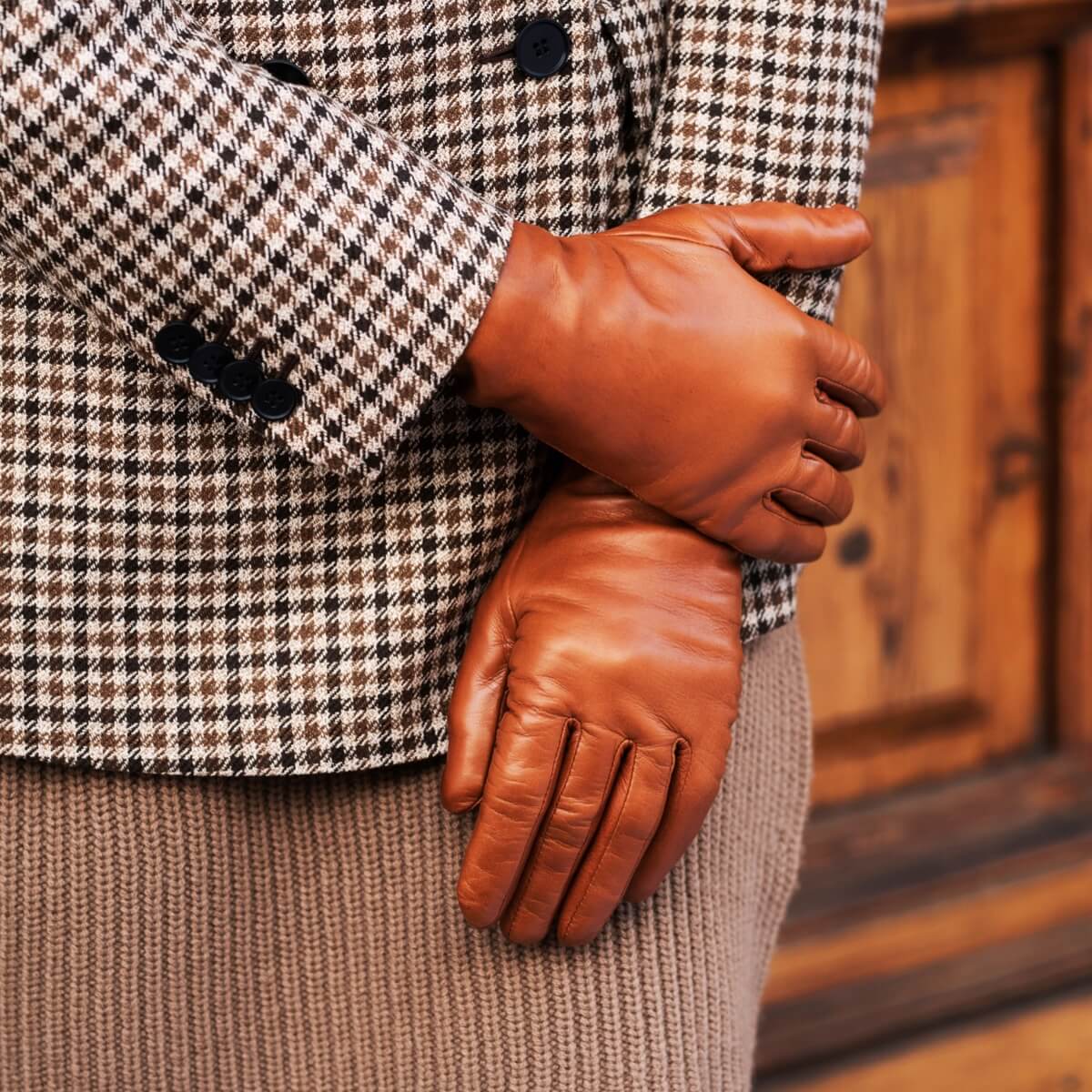 Sofia (cognac) - Italian lambskin leather gloves with silk lining — photo 3 of 10