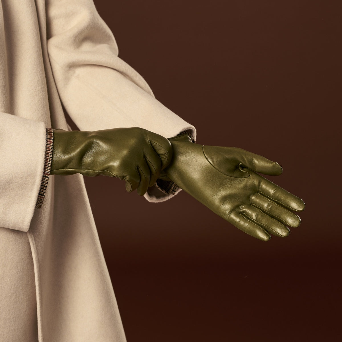 Isabella (green) - Italian lambskin leather gloves with luxurious cashmere lining — photo 8 of 10