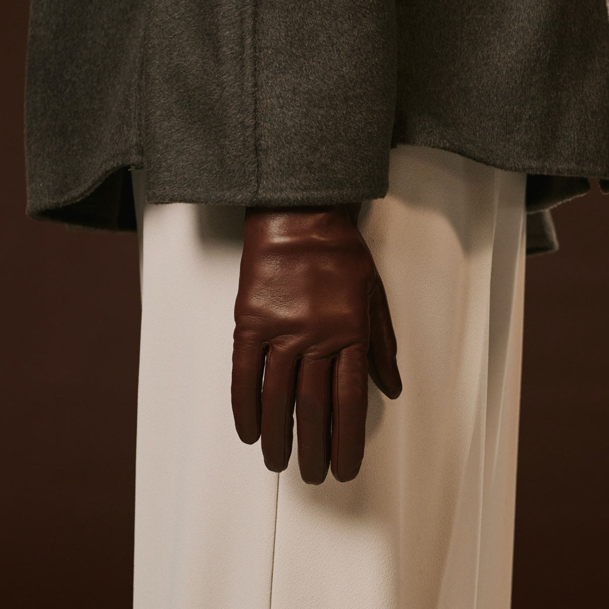 Isabella (brown) - Italian lambskin leather gloves with cashmere lining — photo 10 of 10