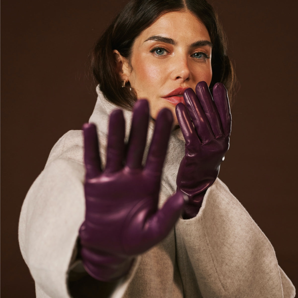Isabella (eggplant) - Italian lambskin leather gloves with cashmere lining — photo 6 of 10