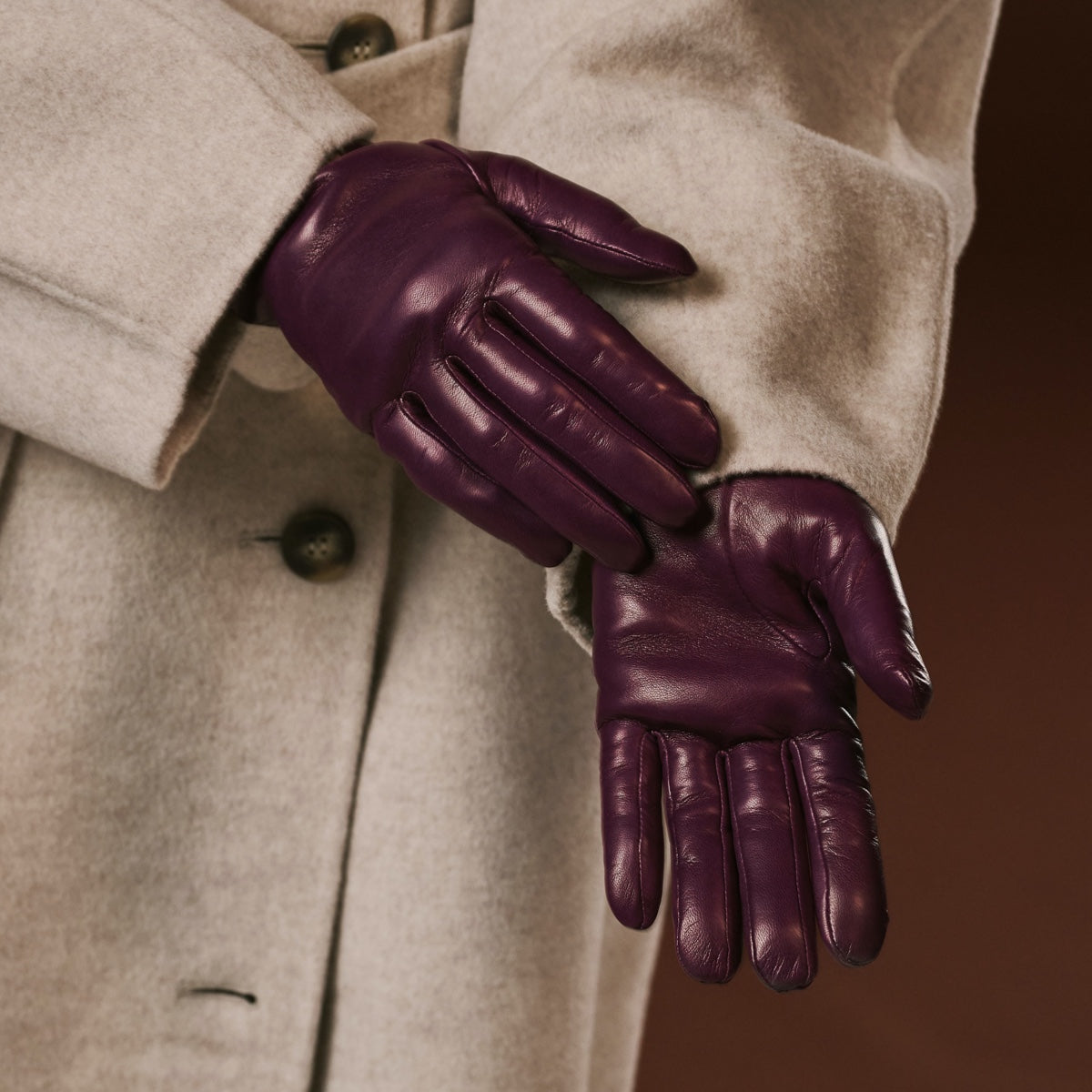 Isabella (eggplant) - Italian lambskin leather gloves with cashmere lining — photo 7 of 10