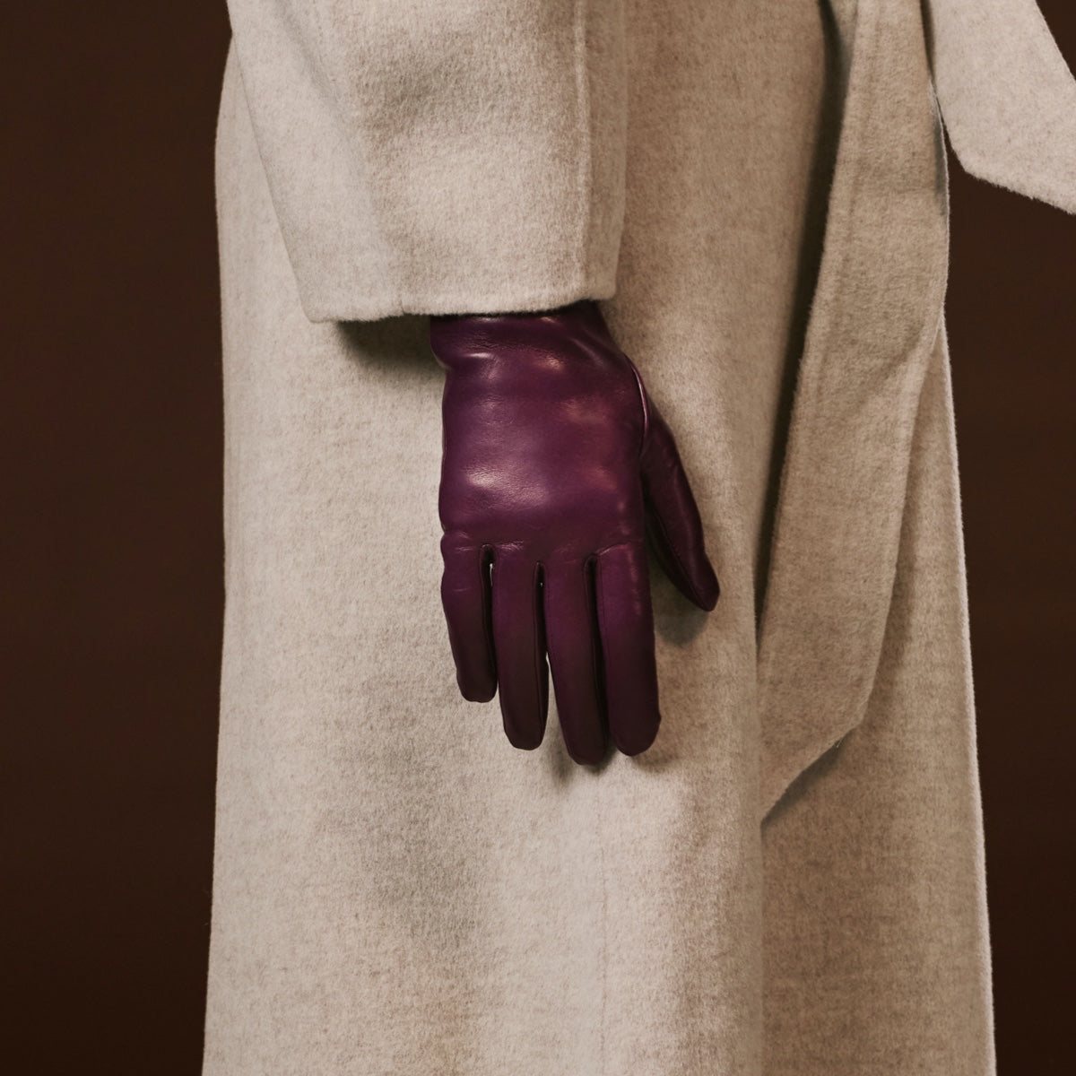 Isabella (eggplant) - Italian lambskin leather gloves with cashmere lining — photo 9 of 10