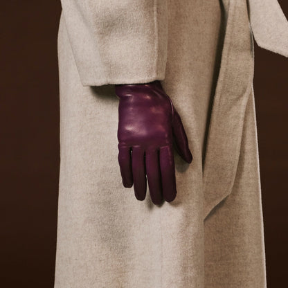Isabella (eggplant) - Italian lambskin leather gloves with cashmere lining — photo 9 of 10