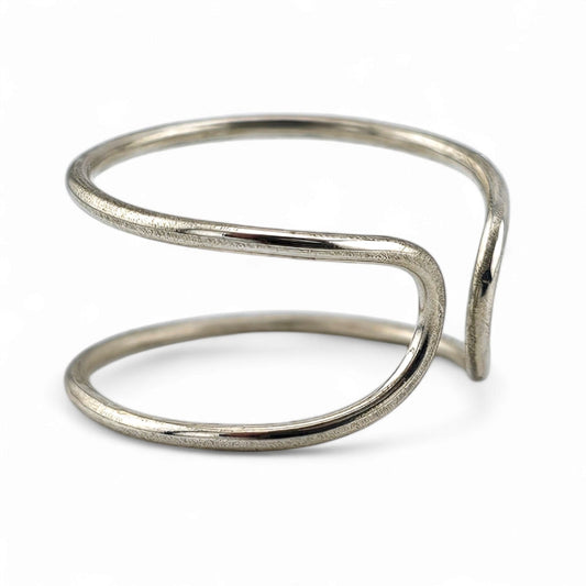 Space Between Ring