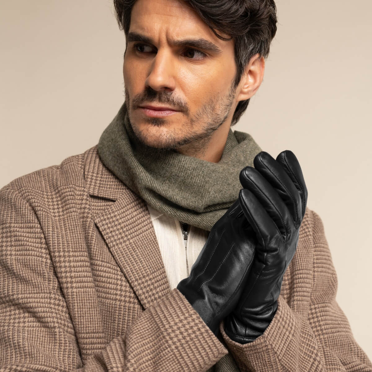 Julian (black) - Classic sheepskin leather gloves with warm fleece lining and touchscreen feature — photo 2 of 10