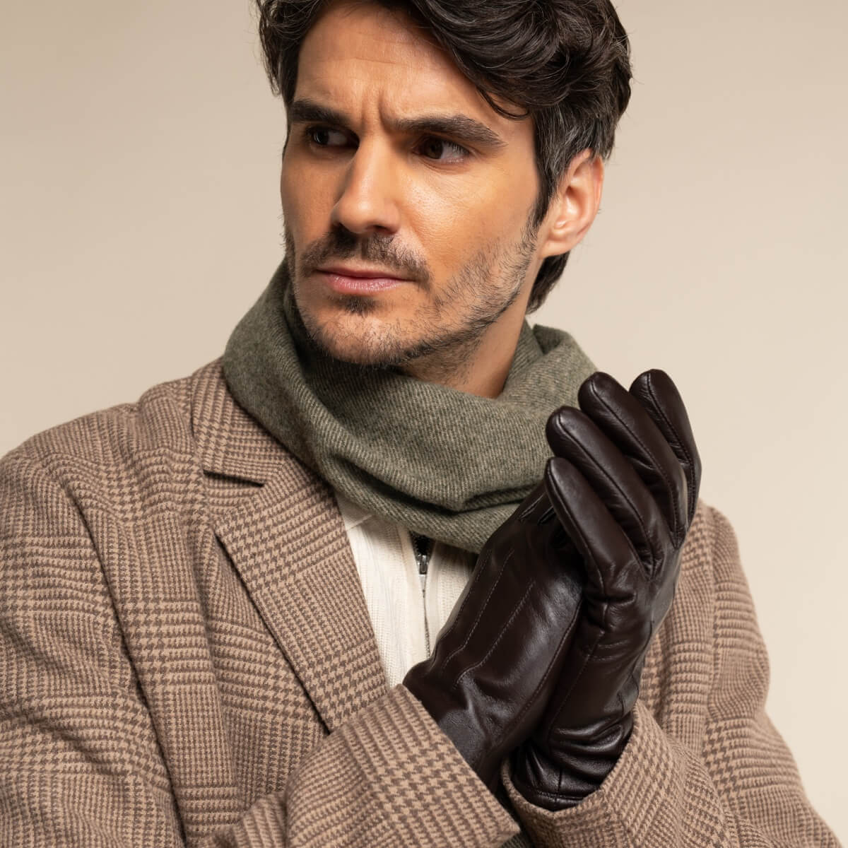 Julian (dark brown) - Classic sheepskin leather gloves with warm fleece lining and touchscreen feature — photo 5 of 9