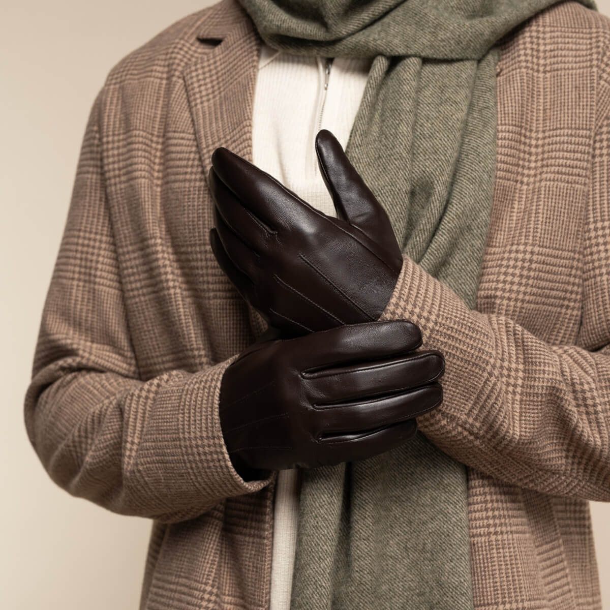 Julian (dark brown) - Classic sheepskin leather gloves with warm fleece lining and touchscreen feature — photo 6 of 9