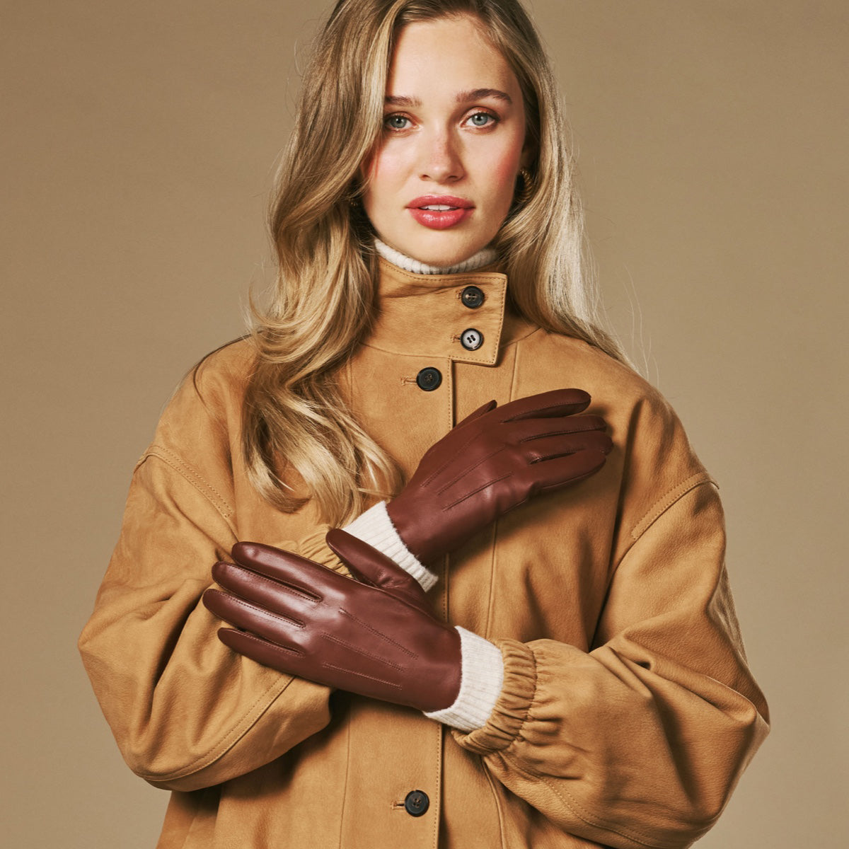Julietta (brown) - Lambskin leather gloves with plush rabbit fur lining and touchscreen feature — photo 5 of 10