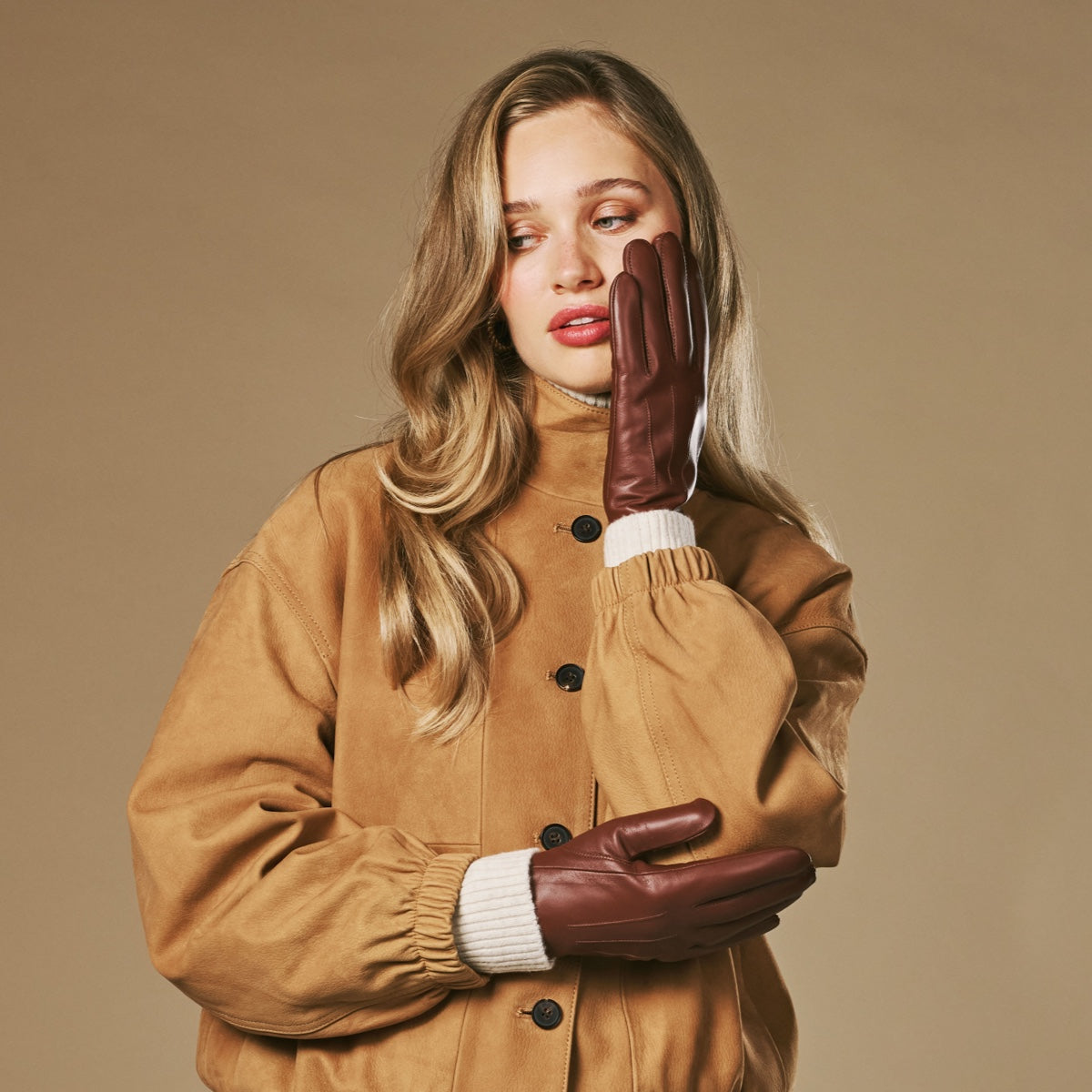 Julietta (brown) - Lambskin leather gloves with plush rabbit fur lining and touchscreen feature — photo 10 of 10