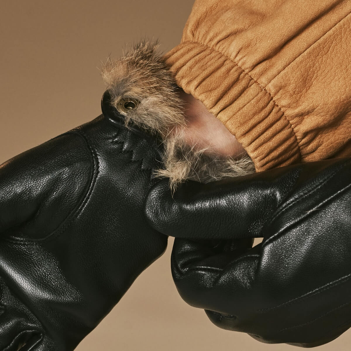 Julietta (black) - Lambskin leather gloves with plush rabbit fur lining and touchscreen feature — photo 7 of 10
