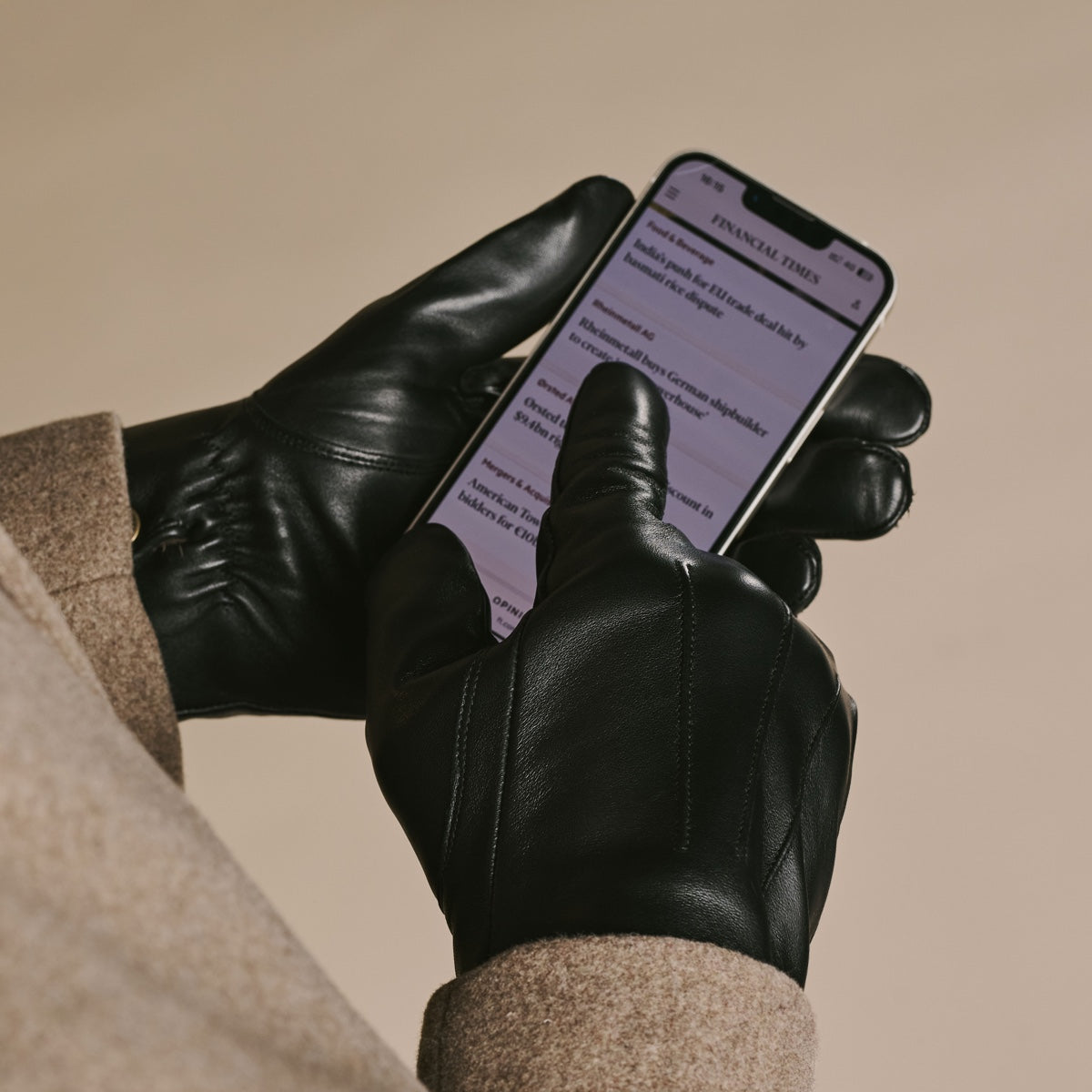 Julietta (black) - Lambskin leather gloves with plush rabbit fur lining and touchscreen feature — photo 4 of 10