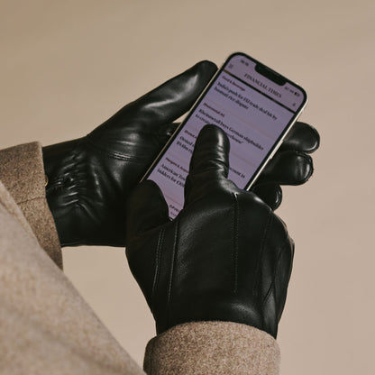 Julietta (black) - Lambskin leather gloves with plush rabbit fur lining and touchscreen feature — photo 4 of 10