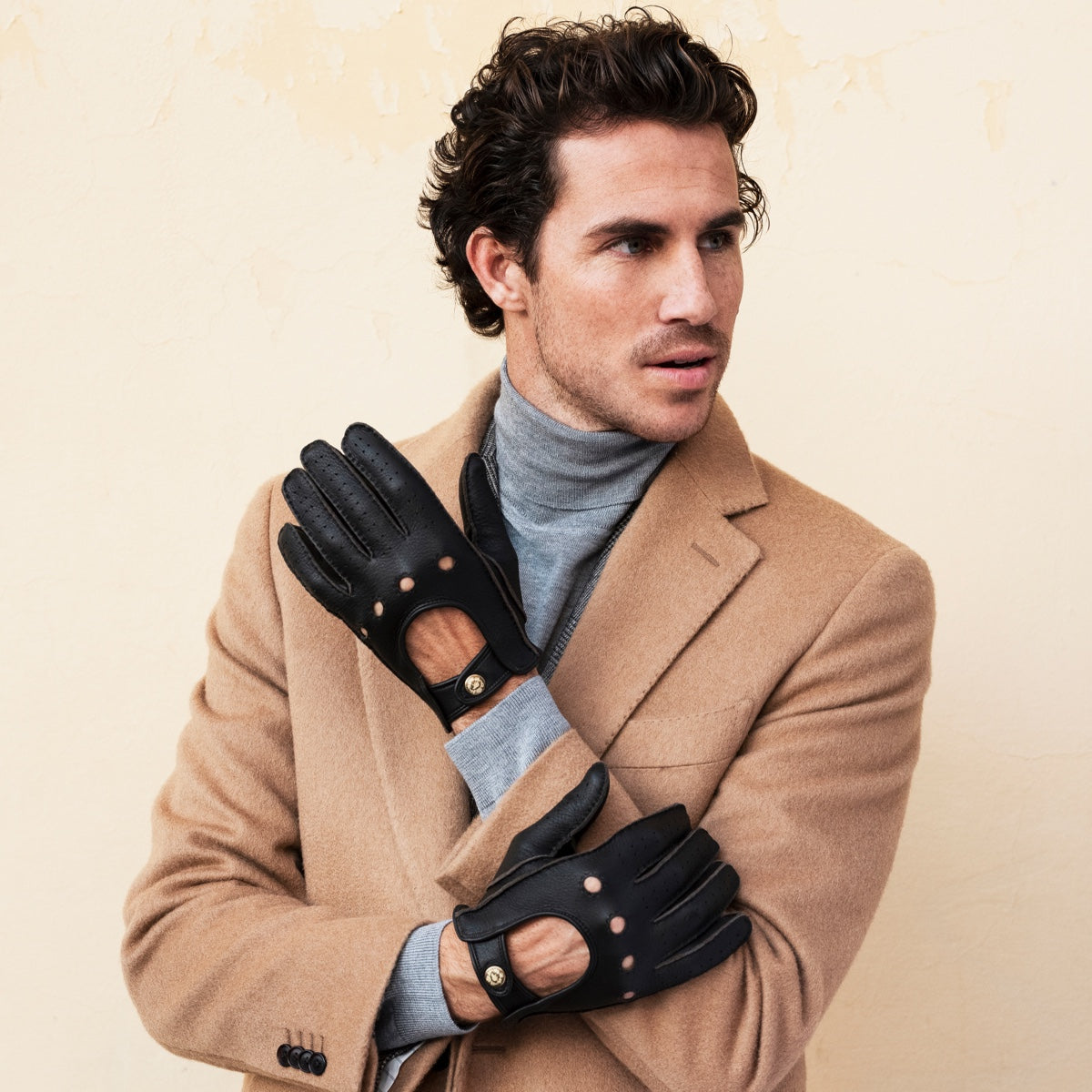 Leonardo (dark brown) - Italian driving gloves made of American deerskin leather — photo 1 of 10