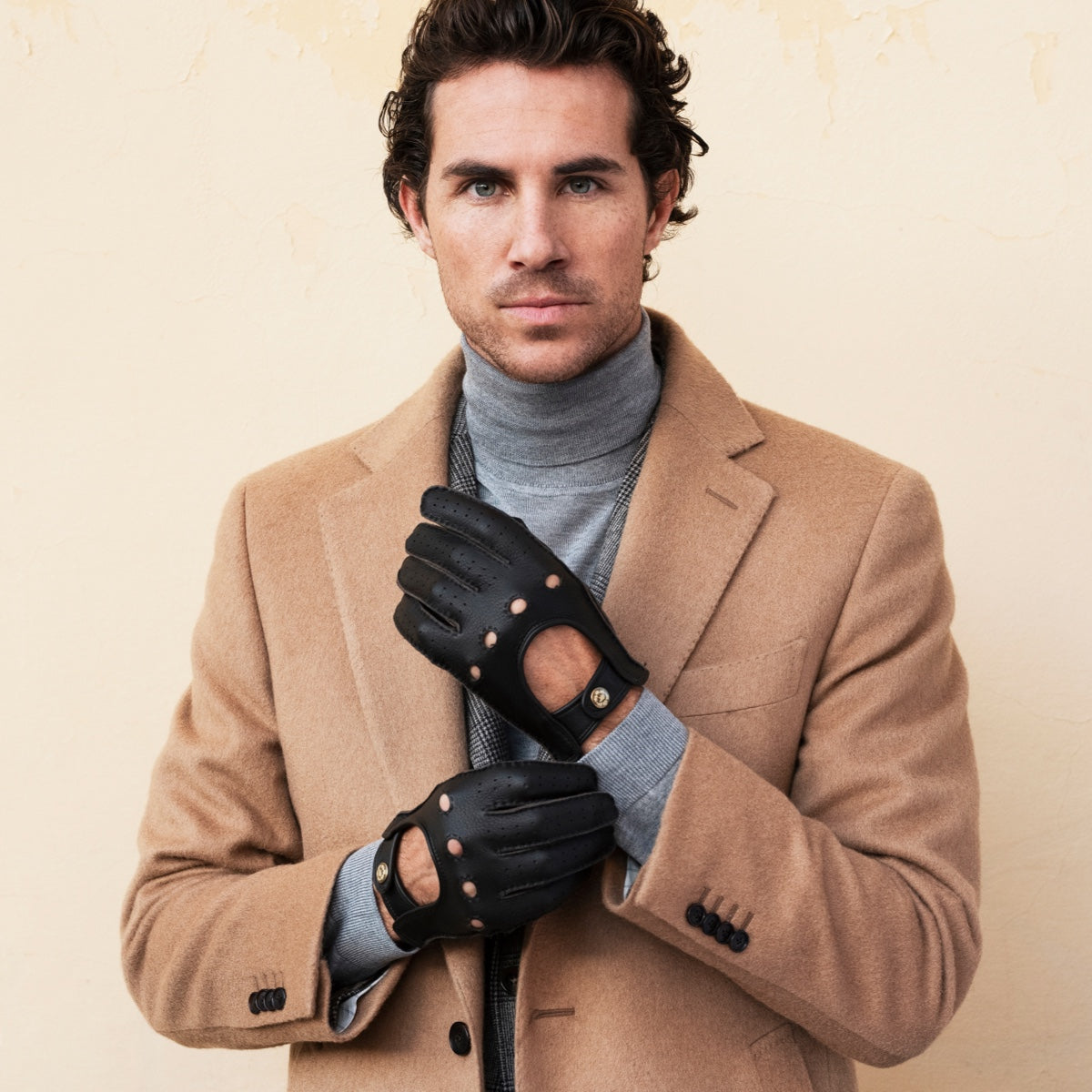 Leonardo (dark brown) - Italian driving gloves made of American deerskin leather — photo 8 of 10