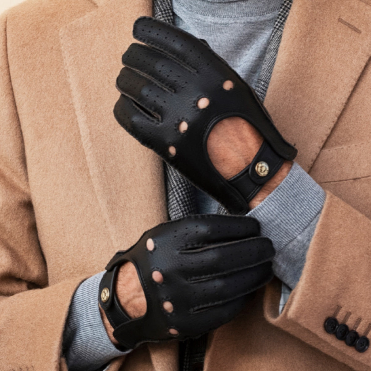 Leonardo (dark brown) - Italian driving gloves made of American deerskin leather — photo 9 of 10
