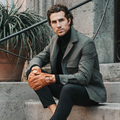 Leonardo (brown) - Italian driving gloves made of American deerskin leather — photo 2 of 10
