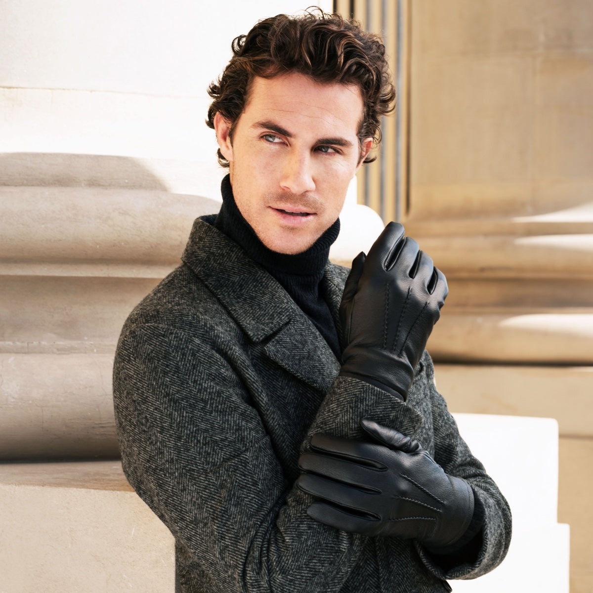 Lorenzo (black) - Italian gloves made of American deerskin leather with cashmere lining — photo 2 of 10
