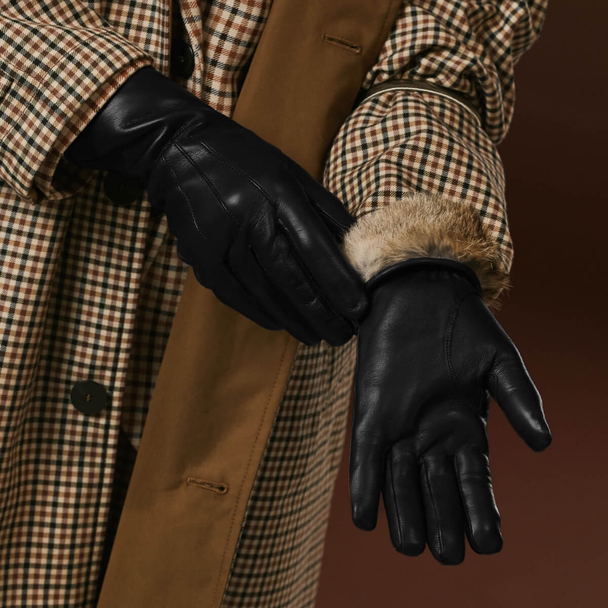 Luciana (black) - Extended women’s Italian lambskin leather gloves with rabbit fur lining — photo 4 of 10