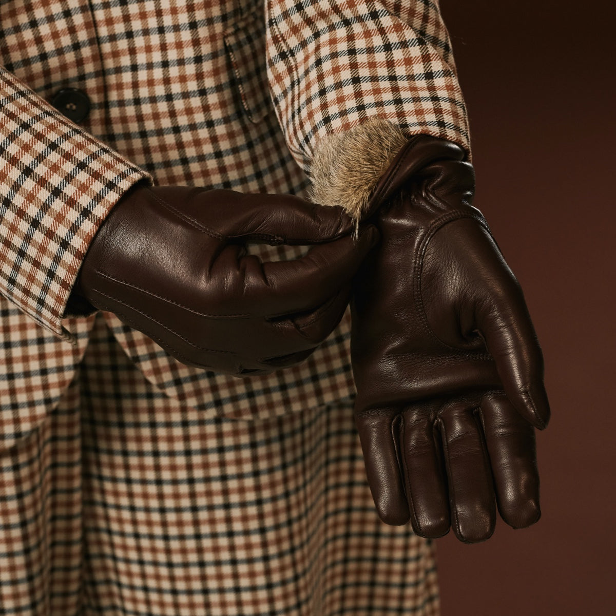 Luciana (brown) - Extended women's Italian lambskin leather gloves with rabbit fur lining — photo 4 of 10