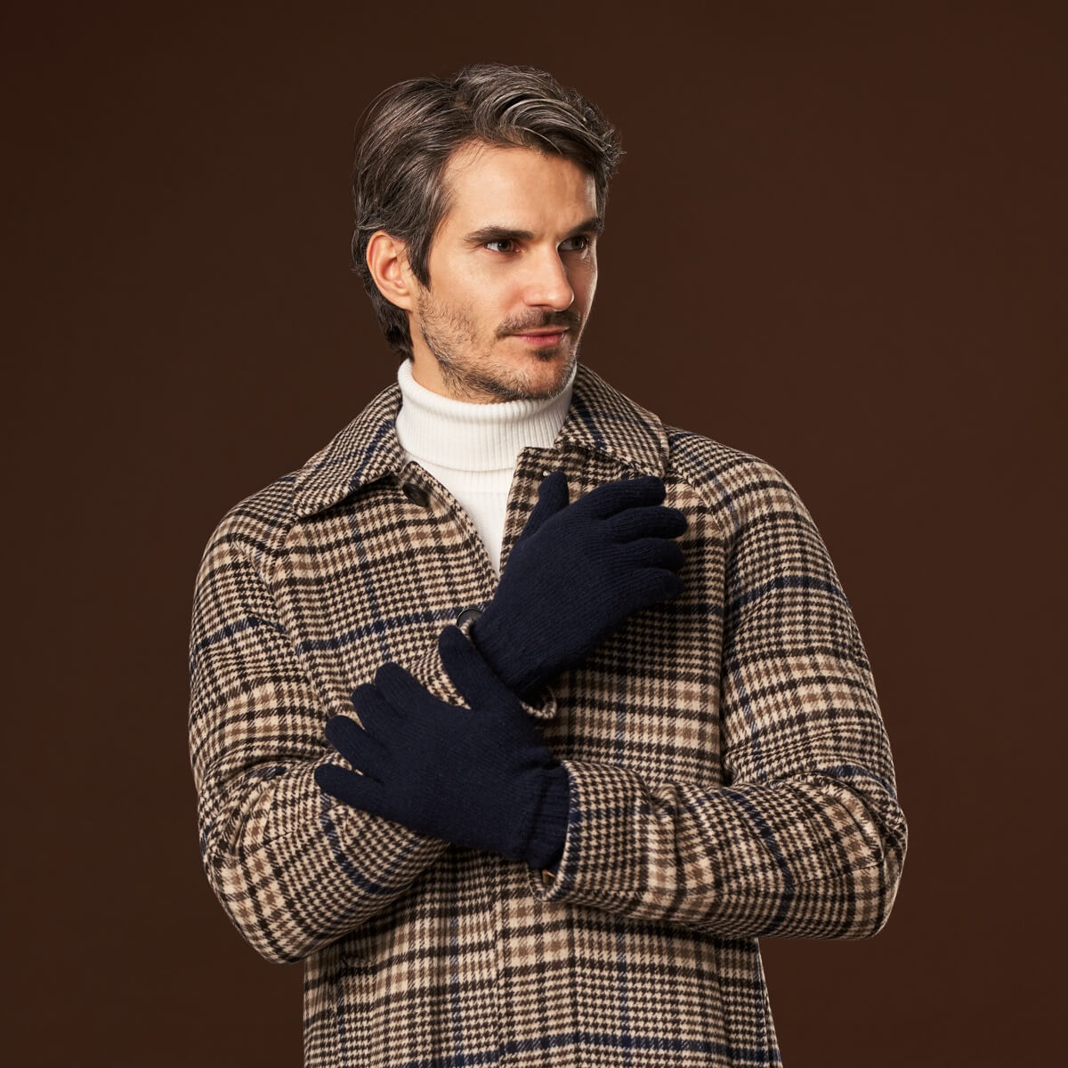 Luciano (dark blue) - Handmade Italian knitted wool gloves with luxurious cashmere lining — photo 6 of 10