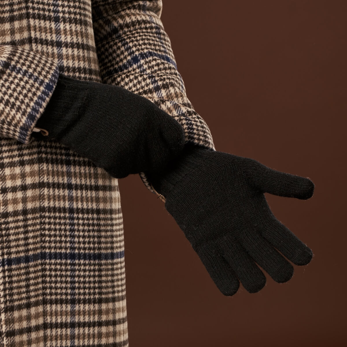 Luciano (black) - Handmade Italian knitted wool gloves with luxurious cashmere lining — photo 7 of 10