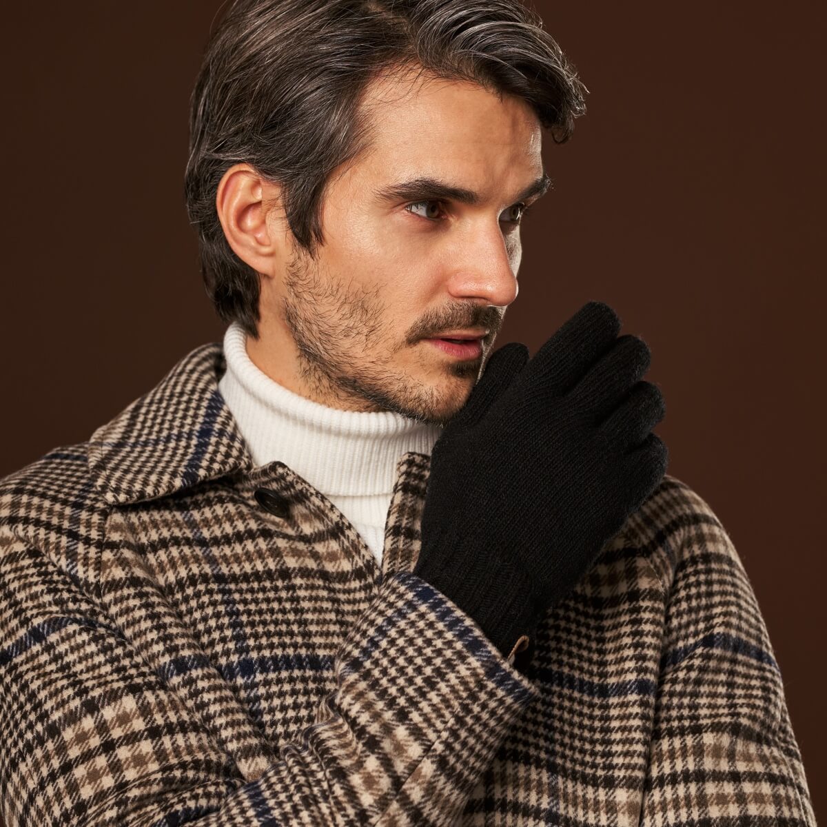 Luciano (black) - Handmade Italian knitted wool gloves with luxurious cashmere lining — photo 2 of 10