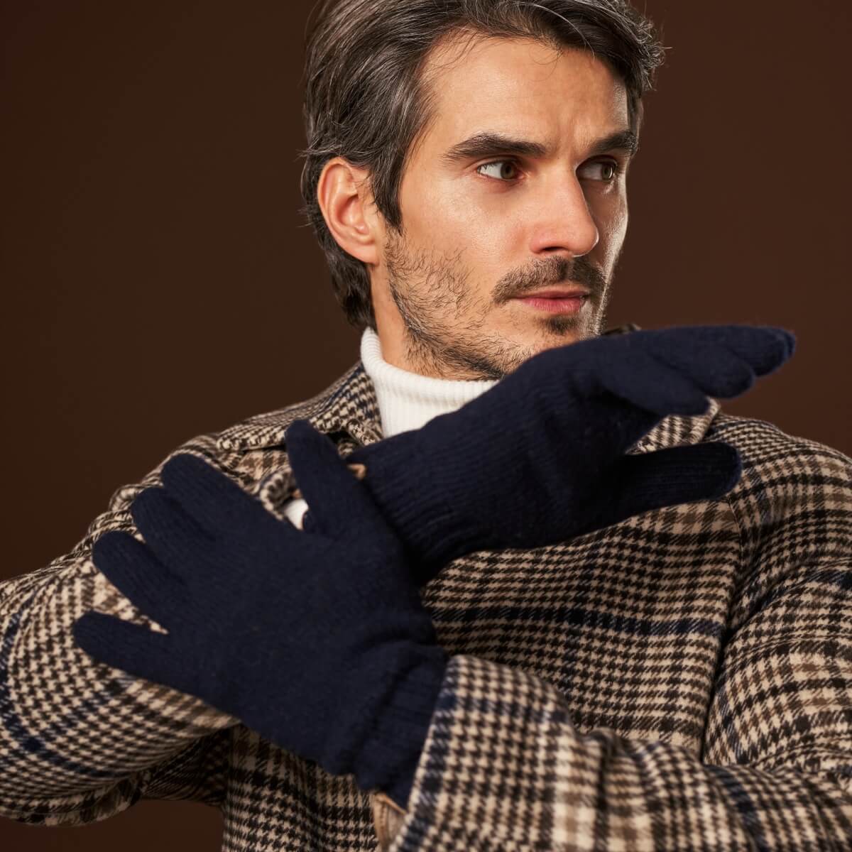 Luciano (dark blue) - Handmade Italian knitted wool gloves with luxurious cashmere lining — photo 1 of 10
