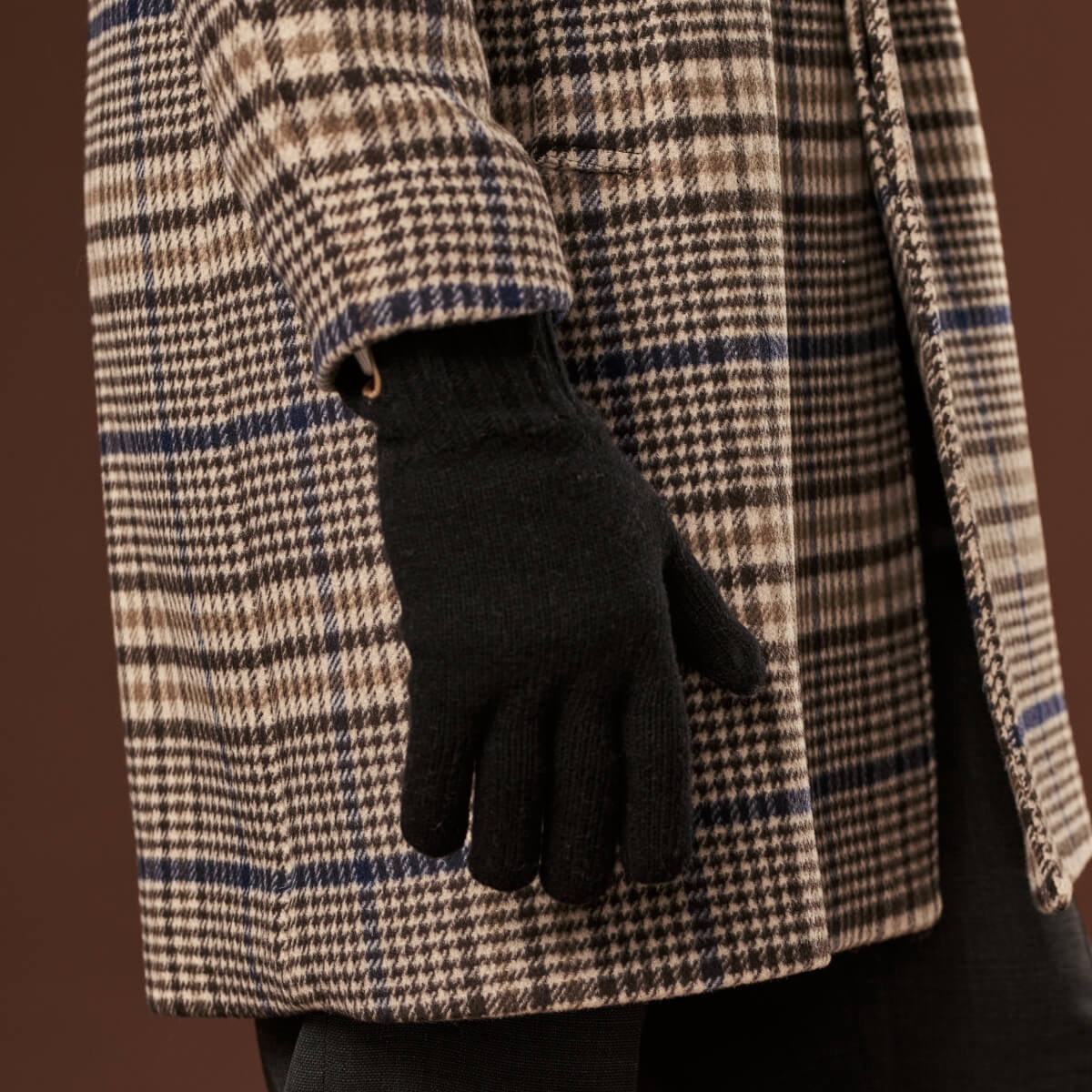 Luciano (black) - Handmade Italian knitted wool gloves with luxurious cashmere lining — photo 9 of 10
