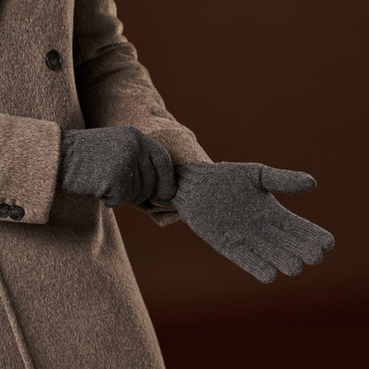 Luciano (grey) - Handmade Italian knitted wool gloves with luxurious cashmere lining — photo 9 of 10