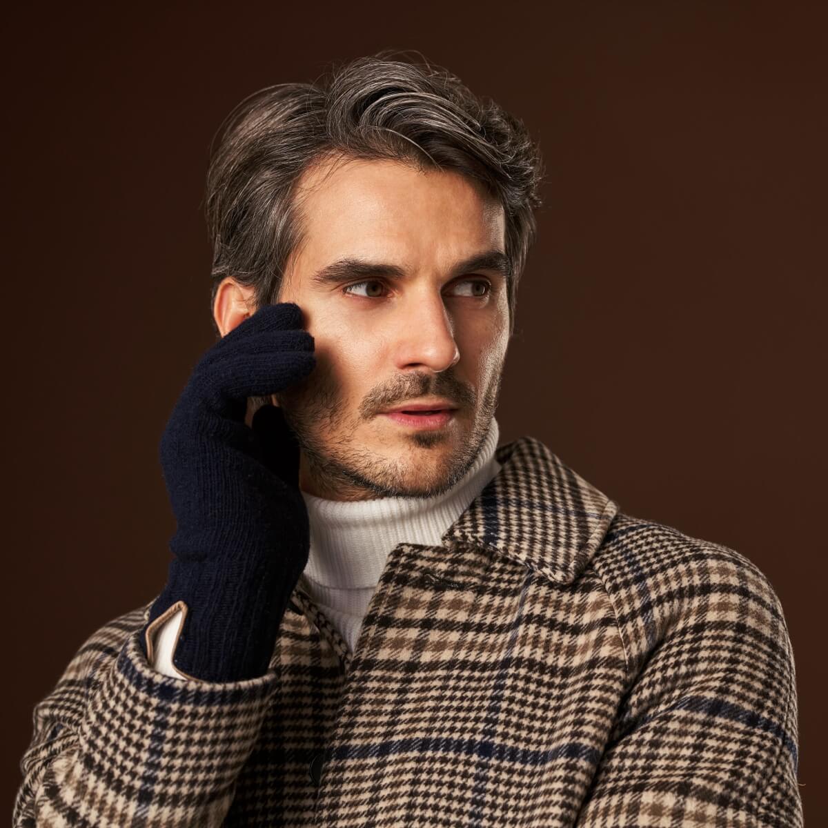 Luciano (dark blue) - Handmade Italian knitted wool gloves with luxurious cashmere lining — photo 9 of 10