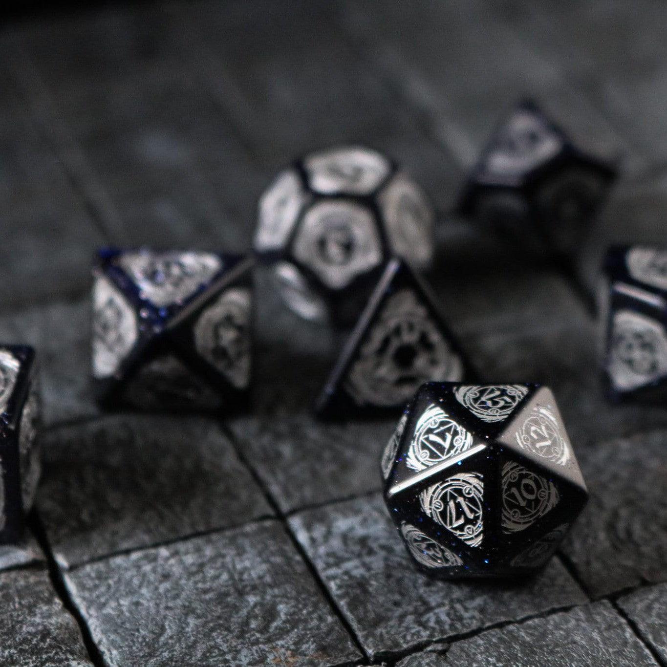 Juego de Dados de DND de Piedras Preciosas, Fuente Plateada de Arenisca Azul Furia de Mago