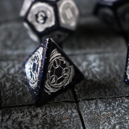 Juego de Dados de DND de Piedras Preciosas, Fuente Plateada de Arenisca Azul Furia de Mago